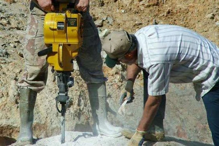 Internal Combustion Rock Drill for Quarrying